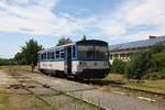 CD 810 519-9 am 06.Juli 2019 als Os 13910 (Zborovice - Kromeriz) im Bahnhof Zdounky.