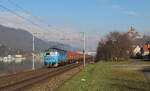 122 028 mit Innofreight Kohlezug gen Melnik an der Burg Strekov in Usti nad Labem.