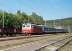 242 245-9 war am 14.05.13 mit einem Schnellzug in Kynšperk nad Ohří zu sehen.