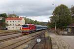 T 478 4067 als R 927 zu sehen am 05.10.25 in Malé Svatoňovice.