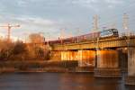 In einem Sonnenfenster am Nachmittag des 12.02.2016 entstand diese Aufnahme des railjets 77 von Prag nach Graz auf der Brücke über die neue Donau in Wien.