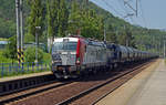 383 062 der EP Cargo schleppte neben einem Silozug noch 740 860 der cht durch Dobkovice Richtung Usti nad Labem.