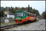 Bereit für den nächsten Einsatz auf der Strecke Marienbad - Karlsbad steht hier am 17.10.2021 der Triebwagen 816002 von GW Train Regio im BW des Bahnhof Becov nad Teplou. Bei dem Fahrzeug handelt es sich um einen modernisierten ex ZSSK 810 Triebwagen.