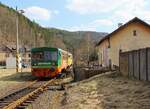 810 623-9 mit Beiwagen als Os 17026 zu sehen am 28.03.22 bei der Einfahrt in Olovi.