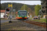 GW Train 818245-3, ein Duewag Triebwagen, verläßt hier Becov nad Teplou am28.04.2024 um 9.31 Uhr auf dem Weg von Marienbad nach Karlsbad. 