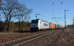 386 028 schleppte am 16.02.19 einen Containerzug durch Wittenberg-Labetz Richtung Roßlau.