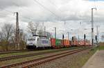 Mit einem Metrans-Containerzug rollte 386 027 am 13.04.21 durch Saarmund Richtung Potsdam.