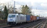METRANS Rail s.r.o., Praha [CZ] mit  386 037-6  [NVR-Nummer: 91 54 7386 037-6 CZ-MT] und Containerzug Richtung Frankfurt/Oder am 16.12.21 Berlin Hirschgarten.