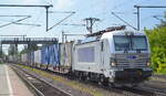 METRANS a.s., Praha [CZ] mit ihrer neuesten Vectron  383 420-7  [NVR-Nummer: 91 54 7383 420-7 CZ-MT] und Containerzug am 01.06.22 Höhe Bf.
