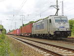 ETRANS Rail s.r.o. mit 386 006-1 (NVR-Nummer: 91 54 7386 006-1 CZ-MT) und Containerzug Richtung Berlin am 26. Mai 2019 auf den südlichen Berliner Außenring.