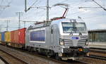 Erst seit kurzem in Dienst, METRANS Rail s.r.o., Praha [CZ] mit  383 406-6  [NVR-Nummer: 91 54 7383 406-6 CZ-MT] mit Containerzug am 18.02.20 Durchfahrt Bf.
