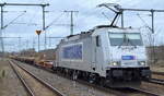 METRANS Rail s.r.o., Praha [CZ] mit  386 011-1  [NVR-Nummer: 91 54 7386 011-1 CZ-MT] und Containerzug am 24.02.20 Durchfahrt Bf.