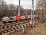METRANS a.s., Praha [CZ] mit 383 408-2 [NVR-Nummer: 91 54 7383 408-2 CZ-MT] und Containerzug bei Diedersdorf auf einem Ausweichgleis auf dem Berliner Aussenring am 10.
