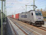 METRANS Rail s.r.o., Praha (CZ) mit 386 035-0 (NVR-Nummer: 91 54 7386 035-0 CZ-MT) und einem Containerzug am 28.