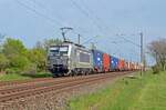 383 418 der Metrans führte am 01.05.23 einen Containerzug durch Greppin Richtung Dessau.