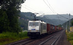 386 012 fuhr mit einem Containerzug am 17.06.16 durch Krippen Richtung Dresden.