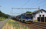 Zusammen mit 753 715 führte 753 718 der Unipetrol einen Kesselwagenzug am 12.06.19 durch Dobkovice Richtung Usti nad Labem.