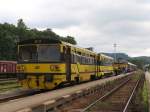 810 205-5 (Viamont) mit Os 15710 Trutnov Hlavn Ndra-Svoboda nad pou  und 754 078-4 mit R 851 Praha Hlavn Ndra-Trutnov Hlavn Ndra auf Bahnhof Trutnov Hlavn Ndra am 6-8-2011.

