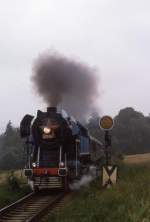 Bei Kuks fotografierte ich am 25.6.1988 die 477043, die mit einem Sonderzug in Richtung Zelesny Brod unterwegs war.