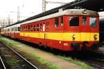 830 169-9, 020 088-1, 020 084-0 und 830 170-6 mit Zug Praha-Masarykovo-Chomutov auf Bahnhof Praha-Masarykovo am 8-5-1995.