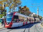Straßenbahn Istanbul Zug 805A auf der Linie T1 nach Eminönü kurz nach Sultanahmet, 22.09.2025.