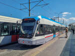 Straßenbahn Istanbul Zug 721 auf der Linie T1 nach Bağcılar in Eminönü, 22.09.2025.