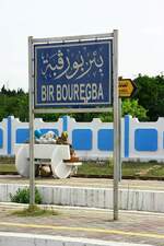 Bir Bou Regbar Bahnhofs-Schild 25.05.2005