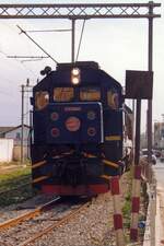 91 91 0000 554-6 (040-GT-554) (Bo'Bo', de, Hersteller: EMD, Type: GT18B, Fab.Nr.: 938830-4 Baujahr 1999) am 02.Jänner 2002 vor dem DC 5-22/68 beim Gare de Sousse Bab Djedid.