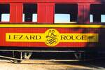 Logo des  Lézard Rouge  (französisch Rote Eidechse), angebracht auf dem SNCFT YA-5110. Der Wagen ist Teil des Touristenzuges  Lézard Rouge  und war ursprünglich im Besitz des Bey von Tunis. Bild vom Morgen des 29.Dezember 2001 im Gare de Metlaoui. (Fotoscan)