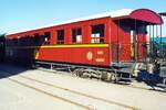 SNCFT YWR-0003 am Morgen des 29.Dezember 2001 im Gare de Metlaoui. Der Wagen ist Teil des Touristenzuges  Lézard Rouge  (französisch Rote Eidechse) und war ursprünglich im Besitz des Bey von Tunis. (Fotoscan)