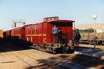 SNCFT YDP-6705 am Morgen des 29.Dezember 2001 im Gare de Metlaoui. Der Wagen ist Teil des Touristenzuges  Lézard Rouge  (französisch Rote Eidechse) und war ursprünglich im Besitz des Bey von Tunis. (Fotoscan)