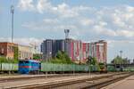 Einteilige Diesellokomotive 2TE10M-2829 transportiert eine Fracht nach Khodoriv / Ivano-Frankivsk, Ukraine / 25.06.2025