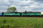 Die Doppellok 2M62U-0159 aus dem Depot Kobel zieht hier den Zug Rachiv-Kiew.