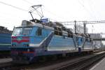 WL 40-12732 hat zusammen mit ihrer Schwesterlok am 2.9.2009 einen schweren Schnellzug nach Odessa gebracht. Nachdem die Wagen abgezogen wurden, können nun die Lokomotiven zum Depot fahren.