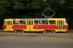 Tatra Tram 4021 ist am 26.06.2015 auf der Linie 31 in Odessa unterwegs. Die häufigste Fabre ist blau gelb, einige aber auch in dieser rot gelben Bemalung sind present.