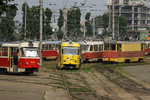Das Tram Tram Depot in Kiew auf der West Seite des Dnjepr am 25.07.2016. Fast das gleiche Bild wie vorher, doch den schönen Arbeitswagen rechts, wollte ich niemand vorenthalten.