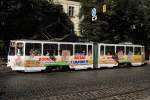 TATRA T4 mit der Nummer 1052 am 20.08.2015 in Lviv. Fotografiert an der Stefan Bandera Strasse . Werbung ist für Popkorn.