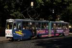 TATRA T4 mit der Nummer 1075 am 20.08.2015 in Lviv. Fotografiert an der Stefan Bandera Strasse . Werbung Mira ist für Pelz und Lederjacken.