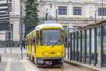 Straßenbahn Tatra KT4DM №1239 mit der Strecke vom Hauptbahnhof wartet auf die Abfahrt / Lemberg, Ukraine / 10.05.2025