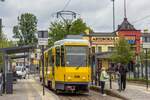 Straßenbahn Tatra KT4DM №1236 mit der Strecke vom Hauptbahnhof wartet auf die Abfahrt / Lemberg, Ukraine / 10.05.2025