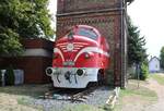 Denkmal der MÁV M61.004 am 26.07.2025 am Wasserhaus in Tapolca.