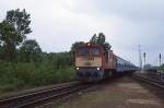 Taiga Trommel mit D Zug!   Am 14.5.1999 braust M 62210 der MAV mit dem D 1903  durch den kleinen Landbahnhof Porpac auf der Fahrt nach Szombathely.