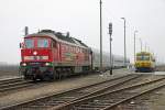 GYSEV - Ludmilla 651 003 mit IC913 (Szombathely - Budapest) überholt im Bahnhof Szil-Sopronnemti den Triebwagen 247 504 der als Regionalzug von Szombathely nach Hegyeshalom unterwegs war.