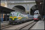 471 004 und 415 021 nebeneinander in Budapest Keleti am 6.11.2019.