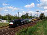 189 843 + 193 203 mit Mercedes - ARS Zug bei Komárom.