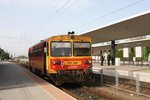 Triewagen Bzmot steht mit neuer Bezeichnung 117347 H-Start steht abfahrbereit auf Gleis 1 im Bahnhof Püspökladany am 15.10.2016 um 10.48 Uhr.