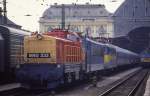Gleich drei Lokomotiven und ein Russen Wagen sind auf diesem Foto   zu sehen, welches ich am 21.4.1994 im Budapester Bahnhof Keleti Palyaudvar  schoss.