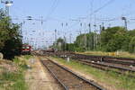 Blick am 28.07.2026 von einem Bahn�bergang aus Richtung Gy�r in den Bahnhof Hegyeshalom.