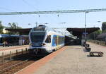M�V-START 415 059 als Ex 1852  Napf�rdő  von Budapest-D�li nach Balatonszentgy�rgy, am 01.08.2026 in Si�fok.