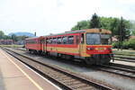 MÁV-START 117 293 + 50 55 83-28 072-0 BDzx als Sz 19774 aus Balatonfüred, am 26.07.2025 in Tapolca.
